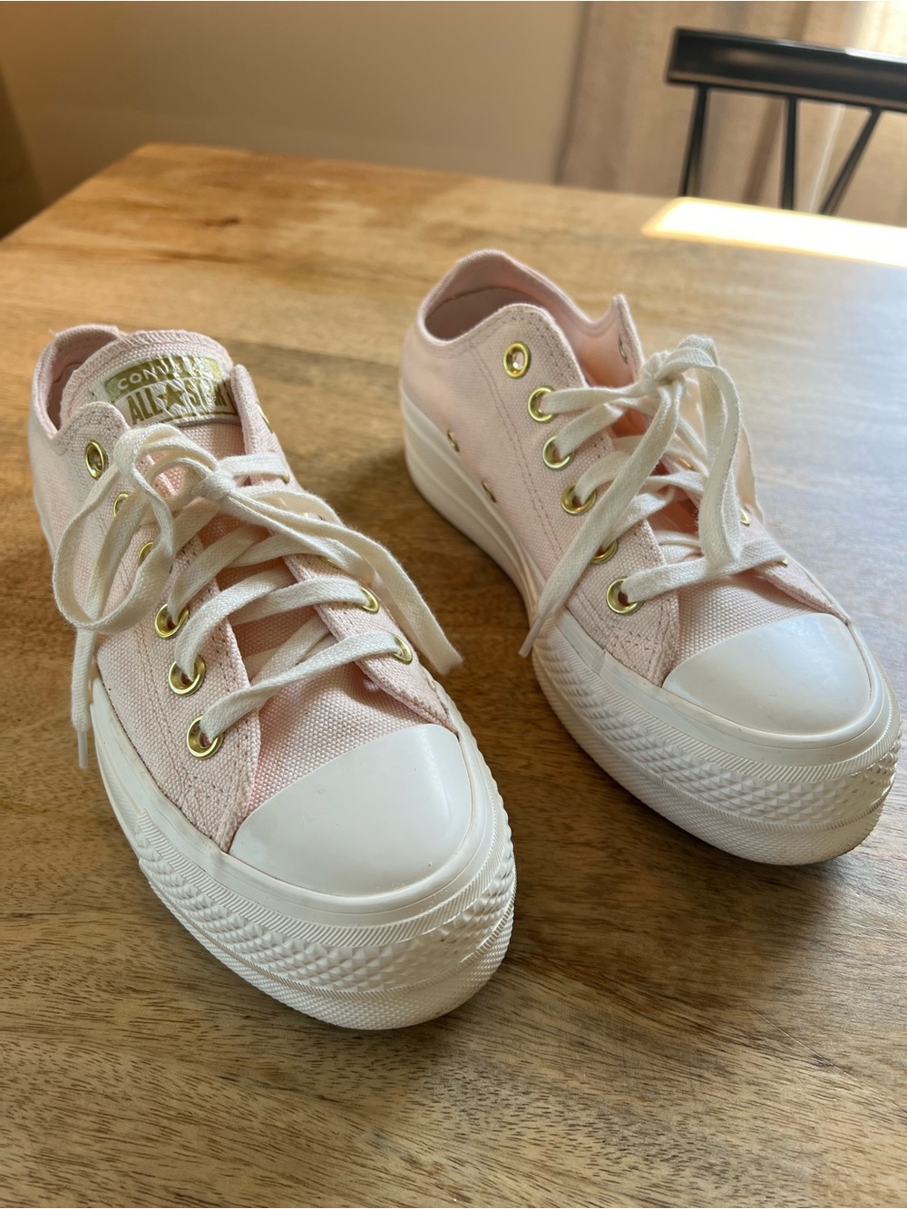 Converse Women's Chuck Taylor All Star Lift Platform size 5